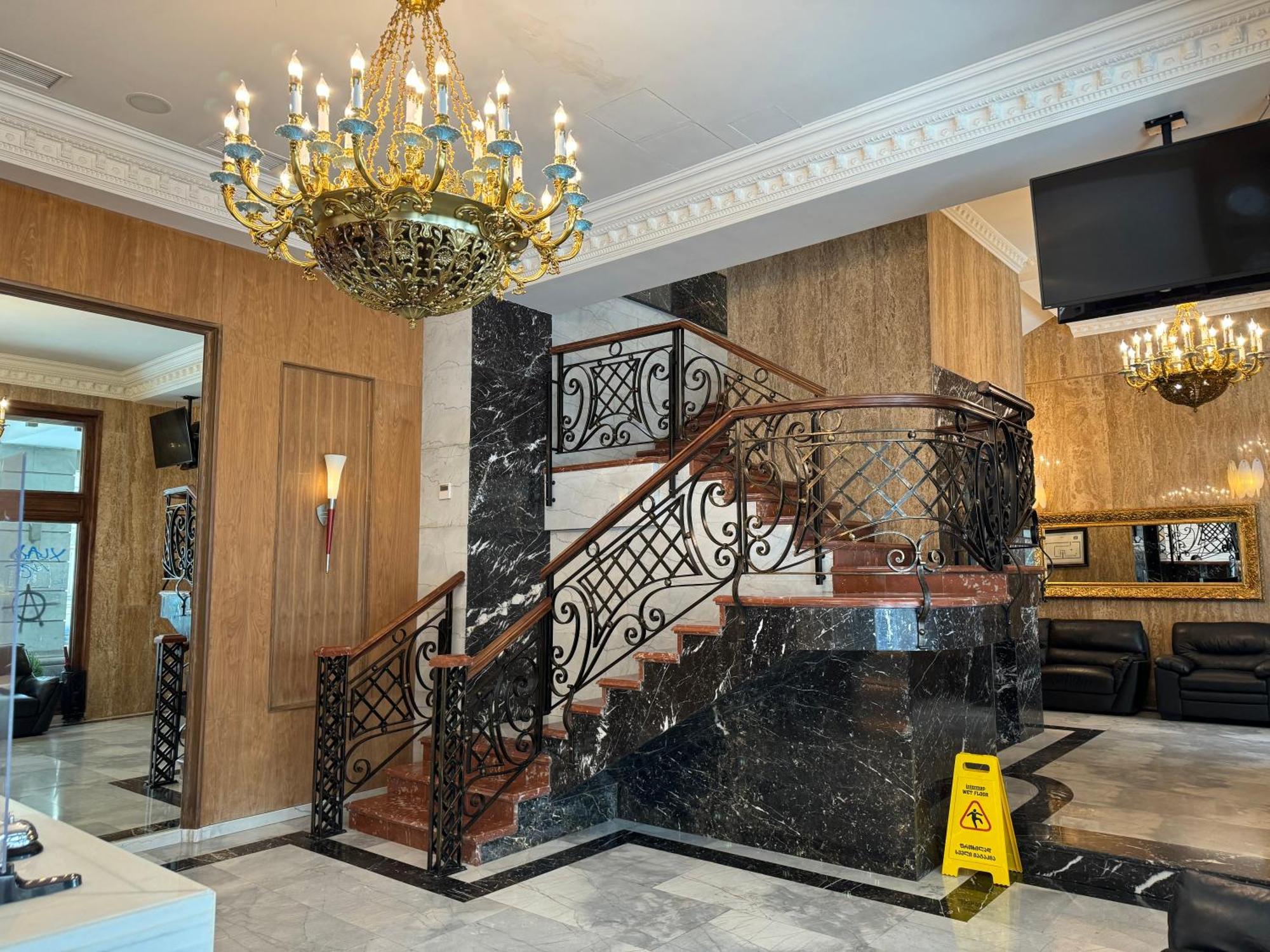 Redline Hotel Tbilisi Bagian luar foto