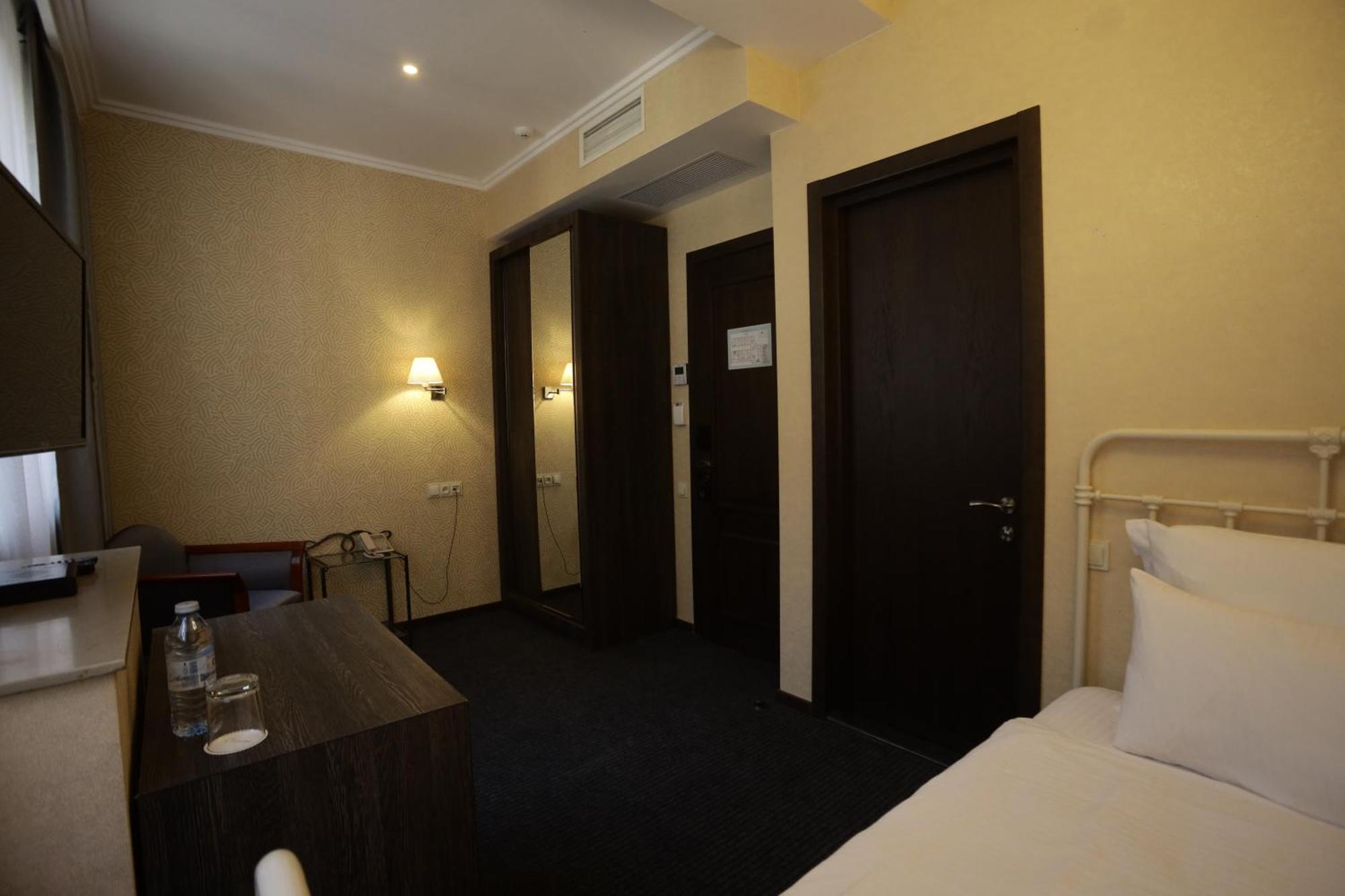 Redline Hotel Tbilisi Bagian luar foto