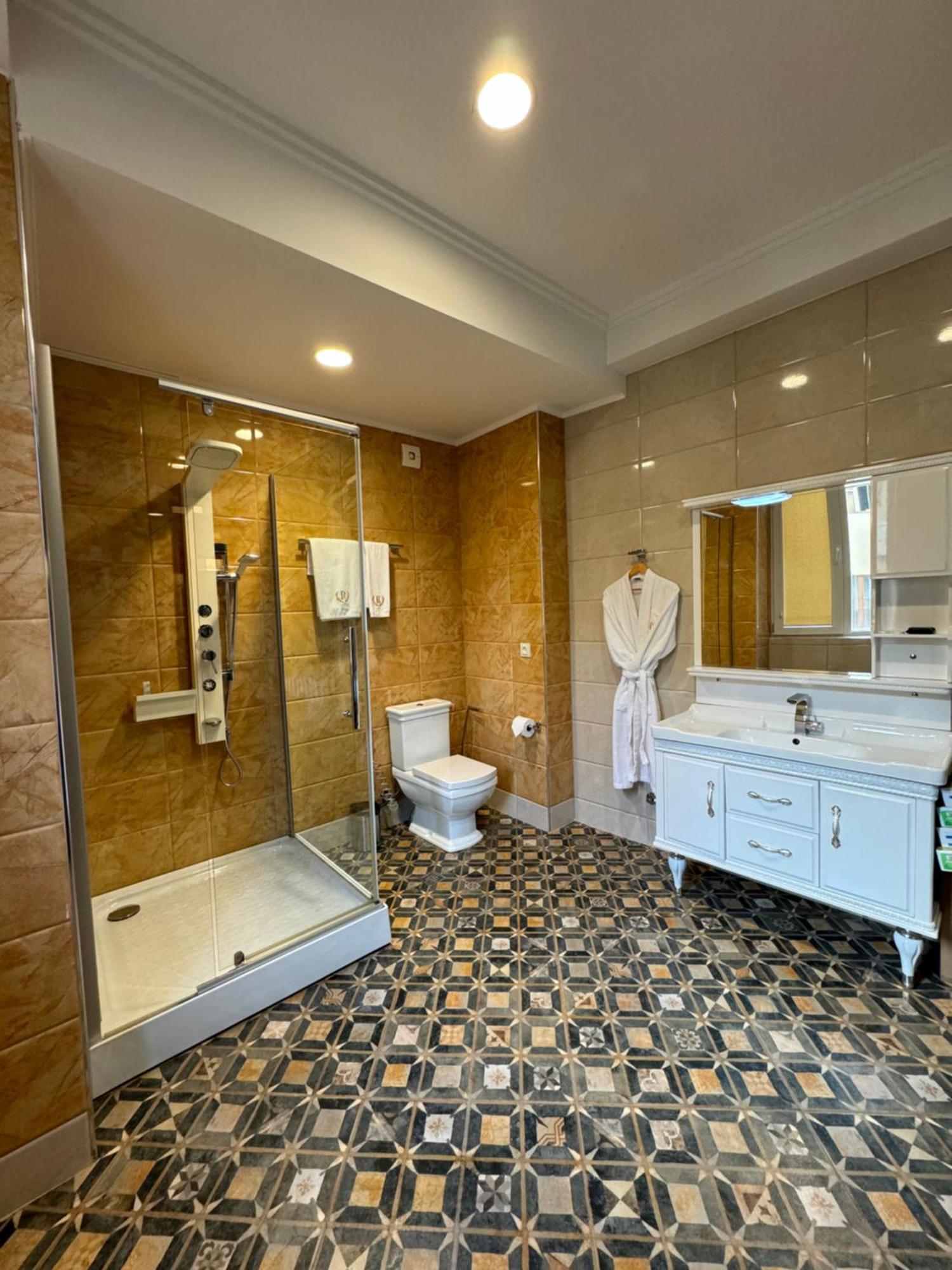 Redline Hotel Tbilisi Bagian luar foto