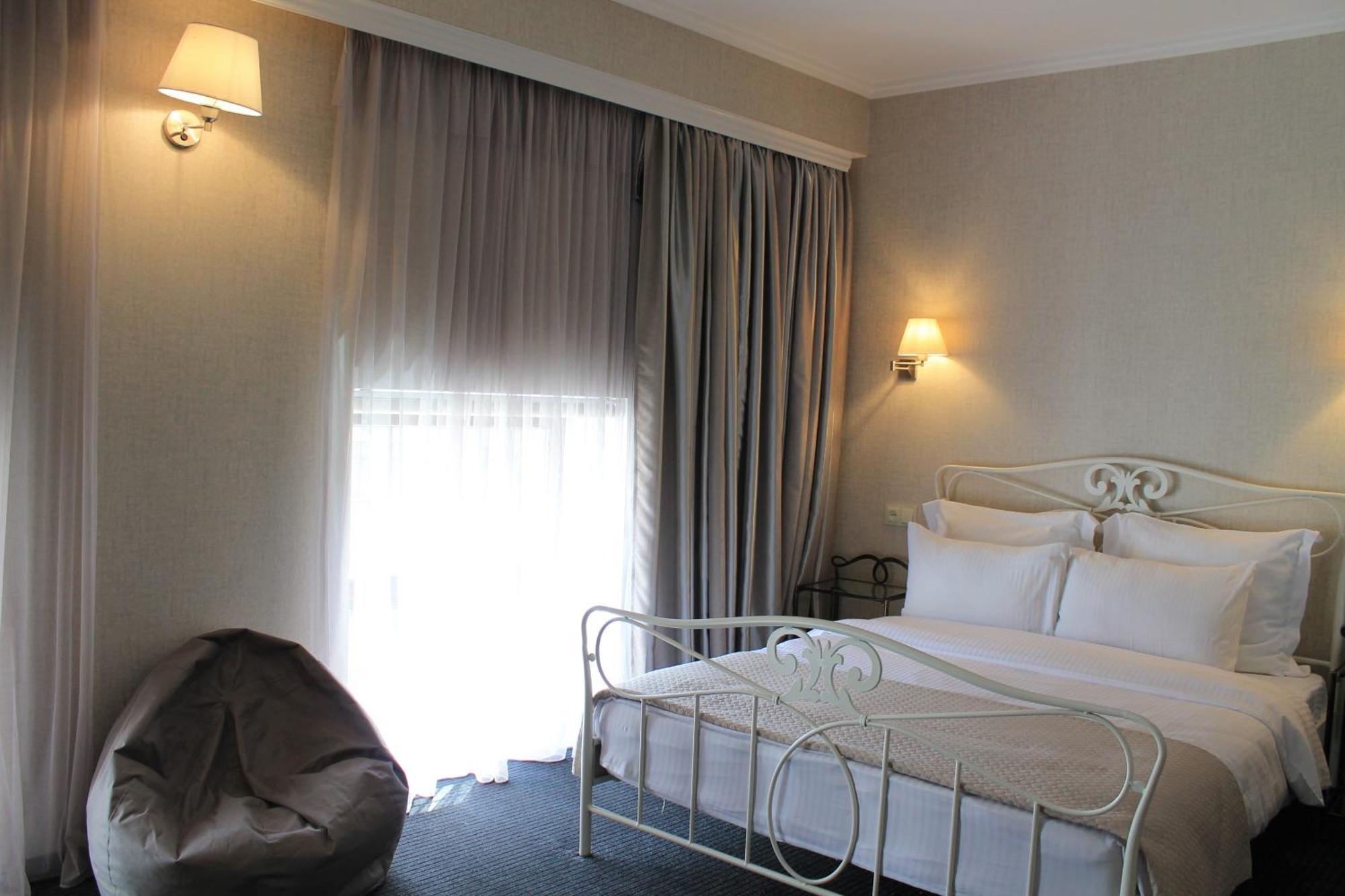 Redline Hotel Tbilisi Bagian luar foto