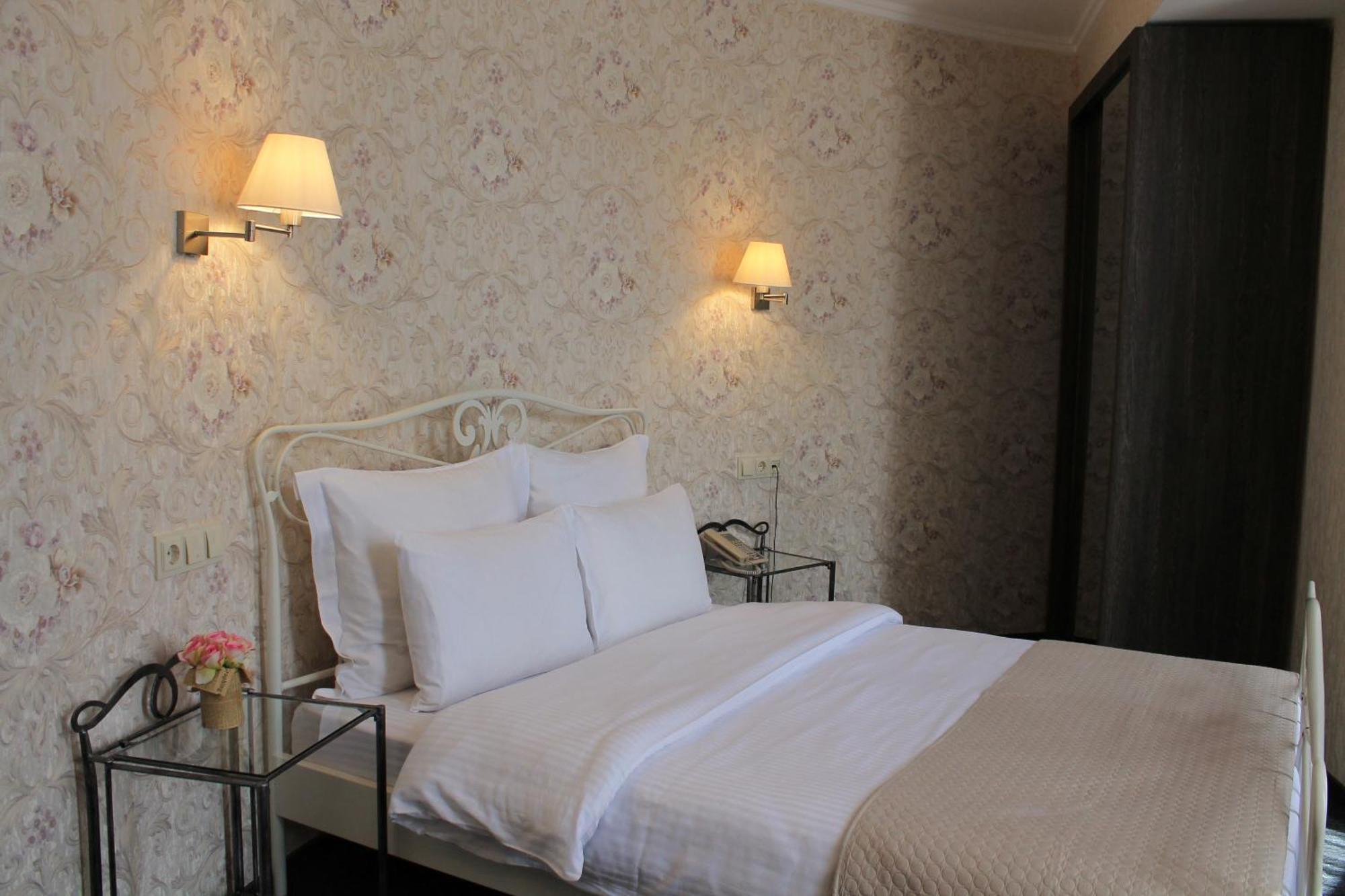Redline Hotel Tbilisi Bagian luar foto