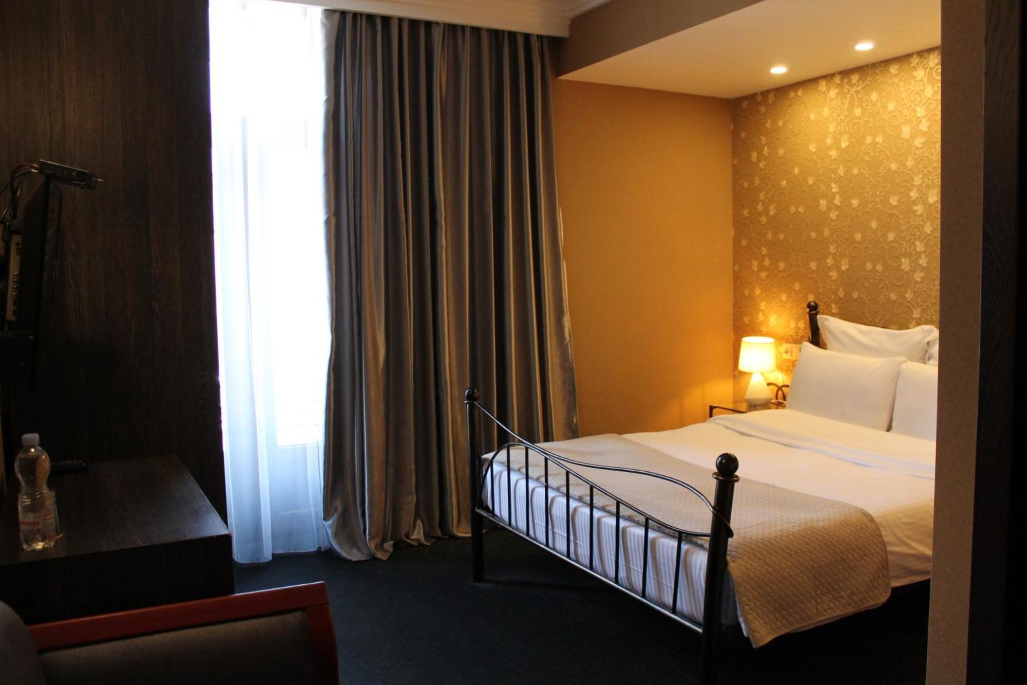 Redline Hotel Tbilisi Bagian luar foto
