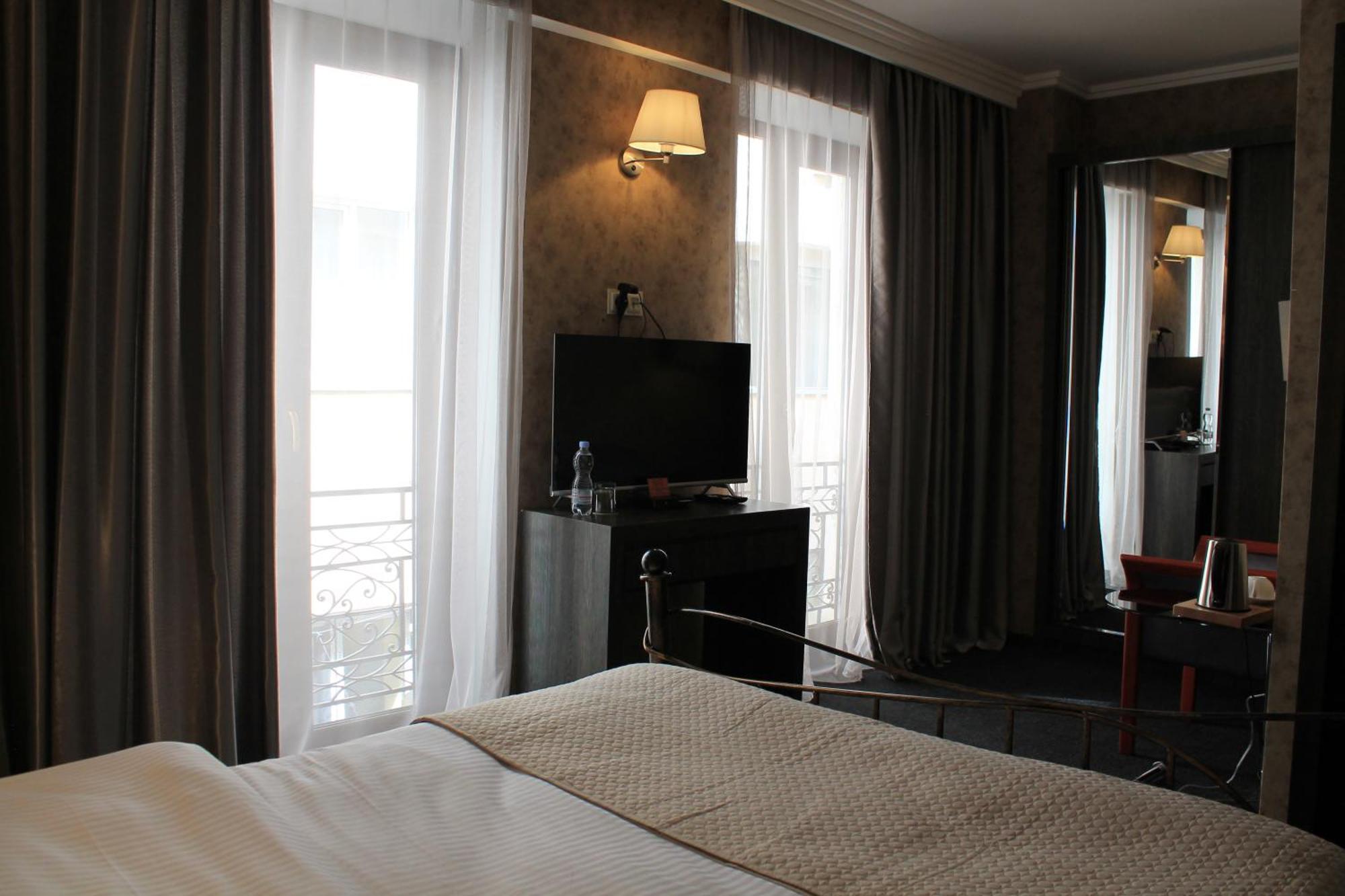 Redline Hotel Tbilisi Bagian luar foto